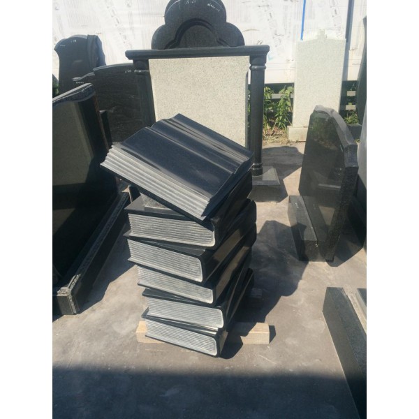 Памятник в виде книги Памятник в виде книги
